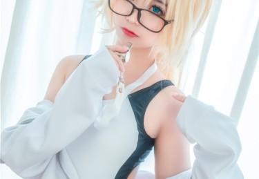 【麻豆官媒官方网站】夜语悄悄：揭秘明星在深夜低语中传递的那份禁忌情感