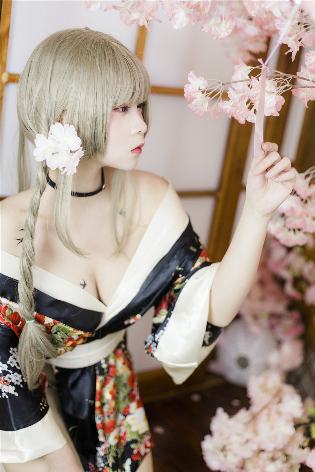 黑料吃瓜网独家专题:后台低语中的每个微妙触碰如何构成全网追逐的秘密情话