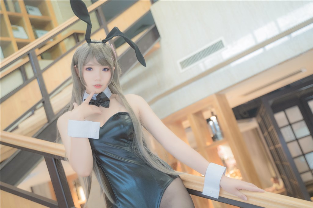 海角社区下载体验独家特刊：苹果端下在线互动中每一句低语都让网友心跳加速，燃起禁忌情缘